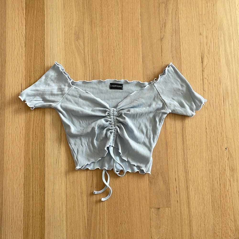 Callipygian crop top